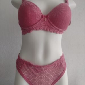 Conjunto de renda e detalhe em strass tam.GG cor rosa